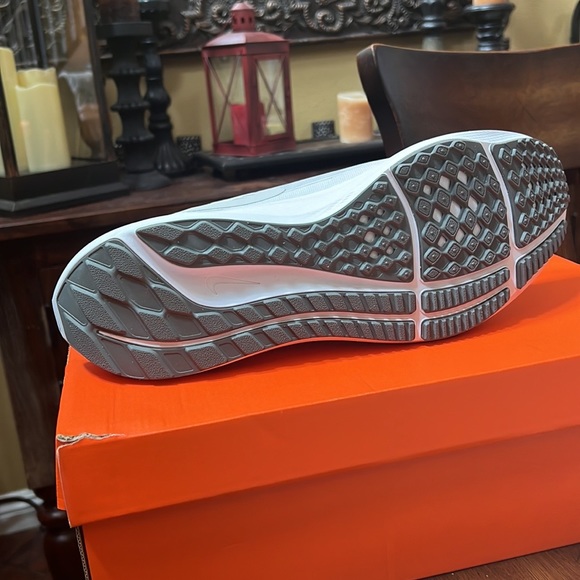 Brand new mens Nike Air Zoom Pegasus 39 in white - Picture 7 of 8